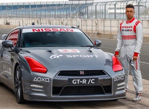 Realny Nissan GT-R sterowany.... padem od PlayStation!