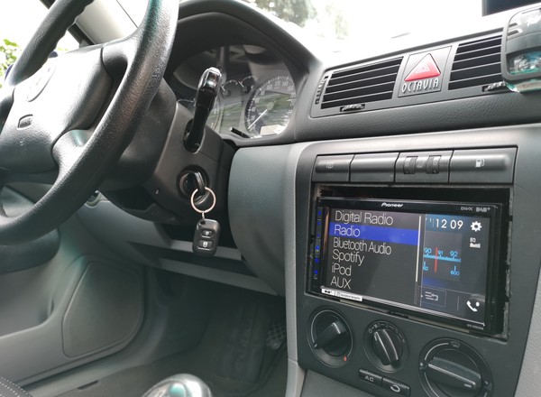 Prezentacja – Pioneer SPH-EVO62DAB – Android Auto i CarPlay dla każdego