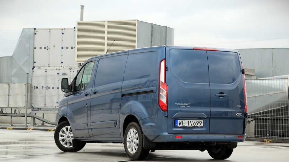 Ford Transit Custom plug-in – miejski dostawczak