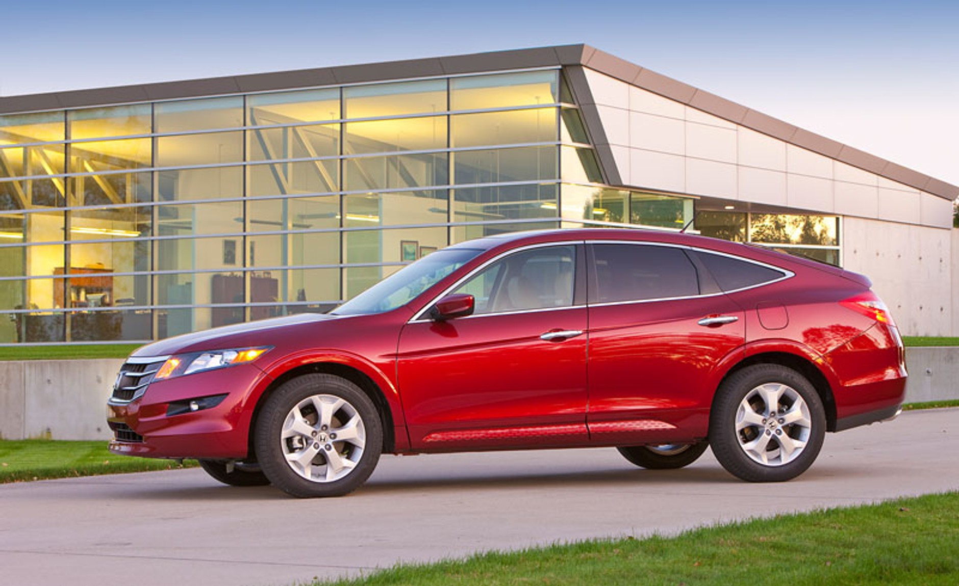 Honda Accord Crosstour: kolejny mikst liftbacka, coupé i SUV-a