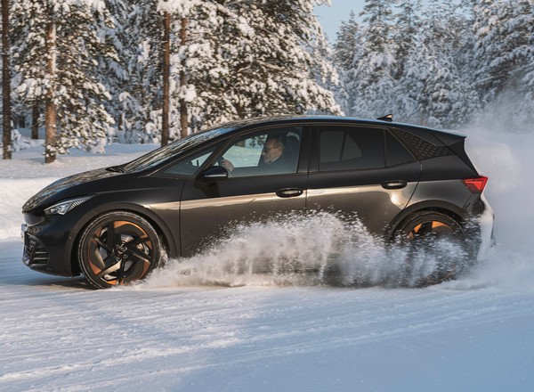 Cupra Born – elektryczna jazda na lodzie