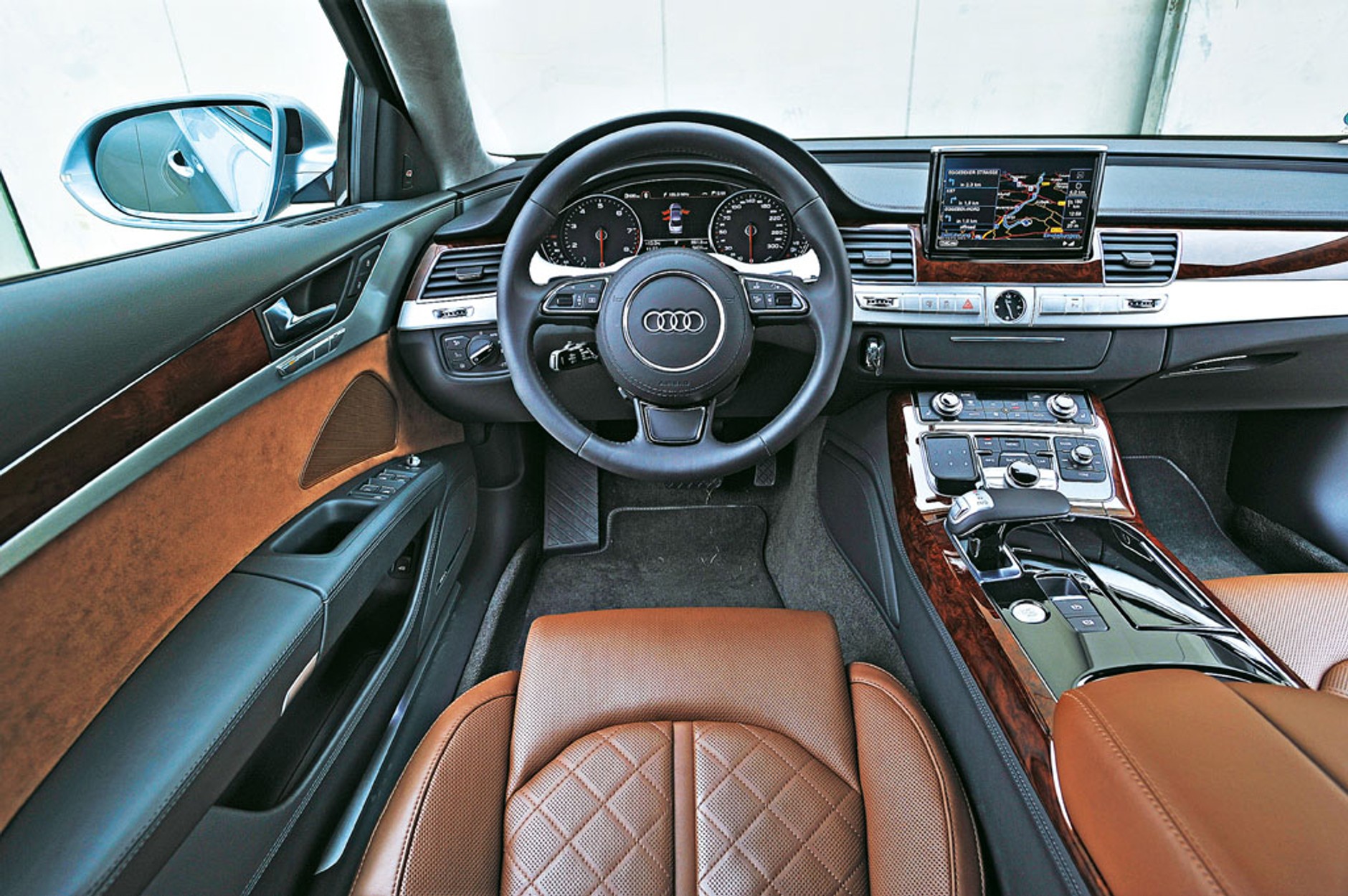 Nowe Audi A8 kontra BMW Serii 7: Który zasiądzie na tronie?