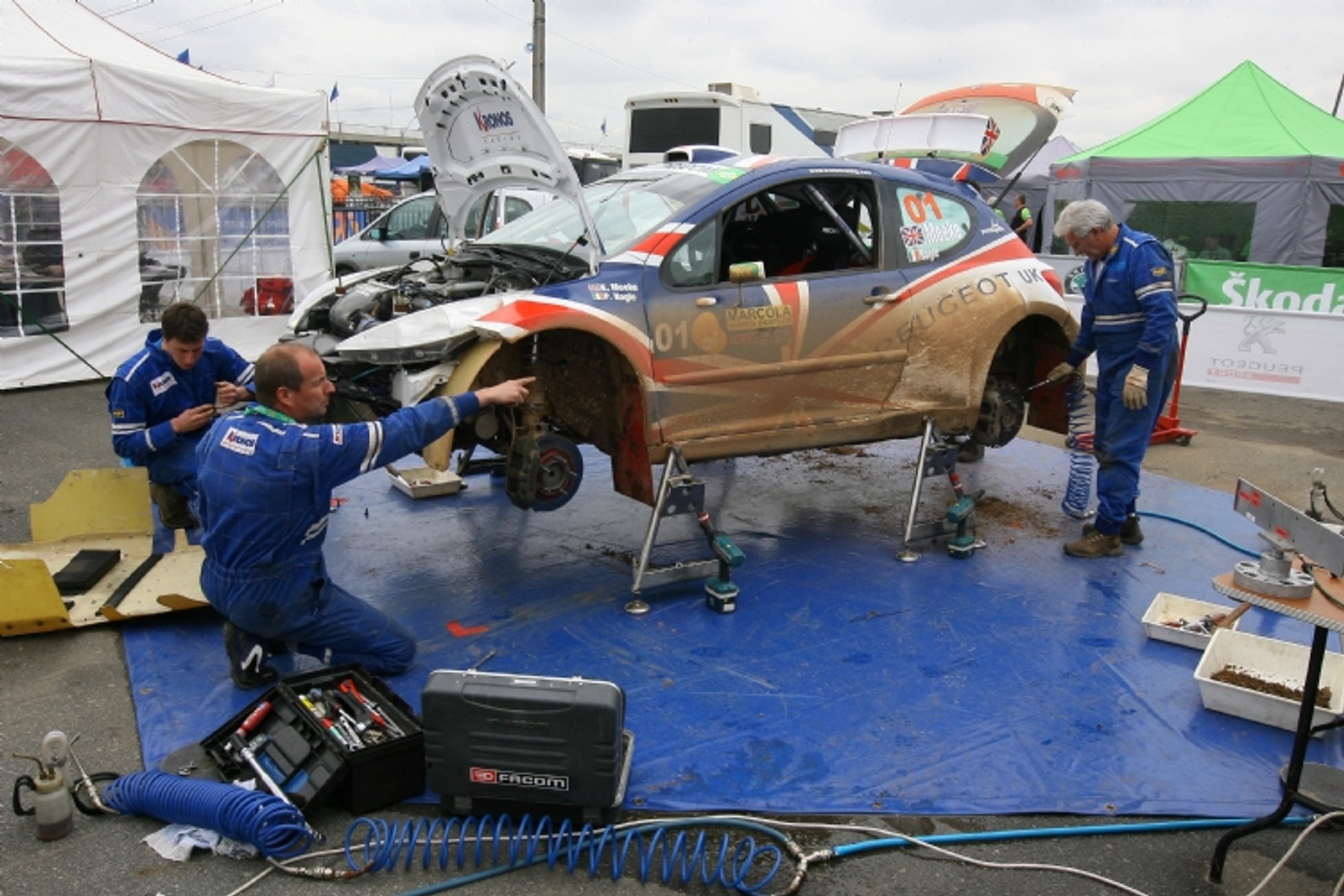 Rally de Curitiba 2010: pewne zwycięstwo Krisa Meeke, Juho Hänninen liderem IRC