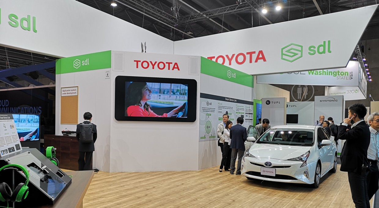 MWC 2019, czyli jak podłączyć telefon do samochodu