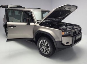 Nowa Toyota Land Cruiser 250 już w Polsce. To cud, że takie auta jeszcze trafiają do Europy
