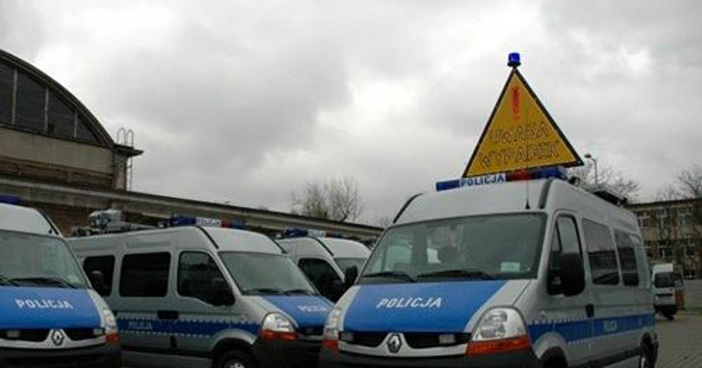 Policja - Ambulanse Pogotowia Ruchu Drogowego