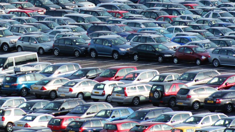 Samochody na parkingu