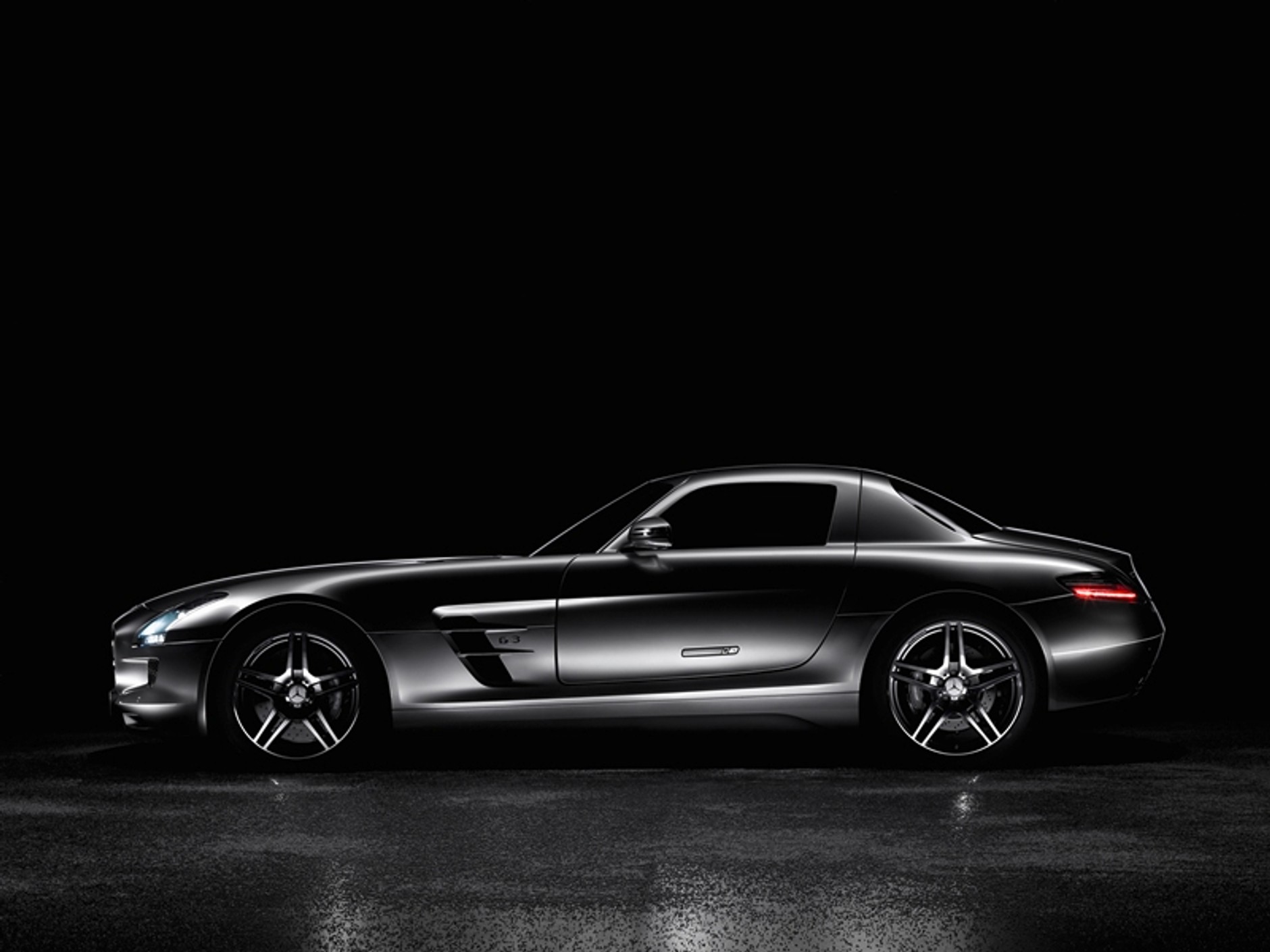 Mercedes SLS AMG w całej okazałaości