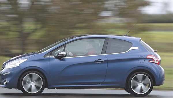 Sprawdziliśmy jak jeździ Peugeot 208