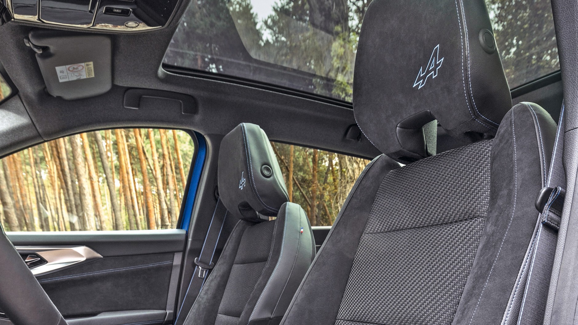 Mimo szerokości fotele Renault Australa zapewniają dobre podparcie boczne