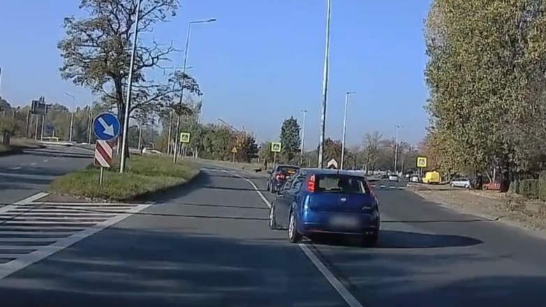 Niebezpieczna sytuacja drogowa; Katowice; ul. Mikołowska; maj 2023 r. (zrzut ekranowy)