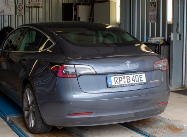 Najnowszy ranking TÜV aut elektrycznych: Tesla i Dacia to porażka, ale nie zgadniesz, kto wygrywa