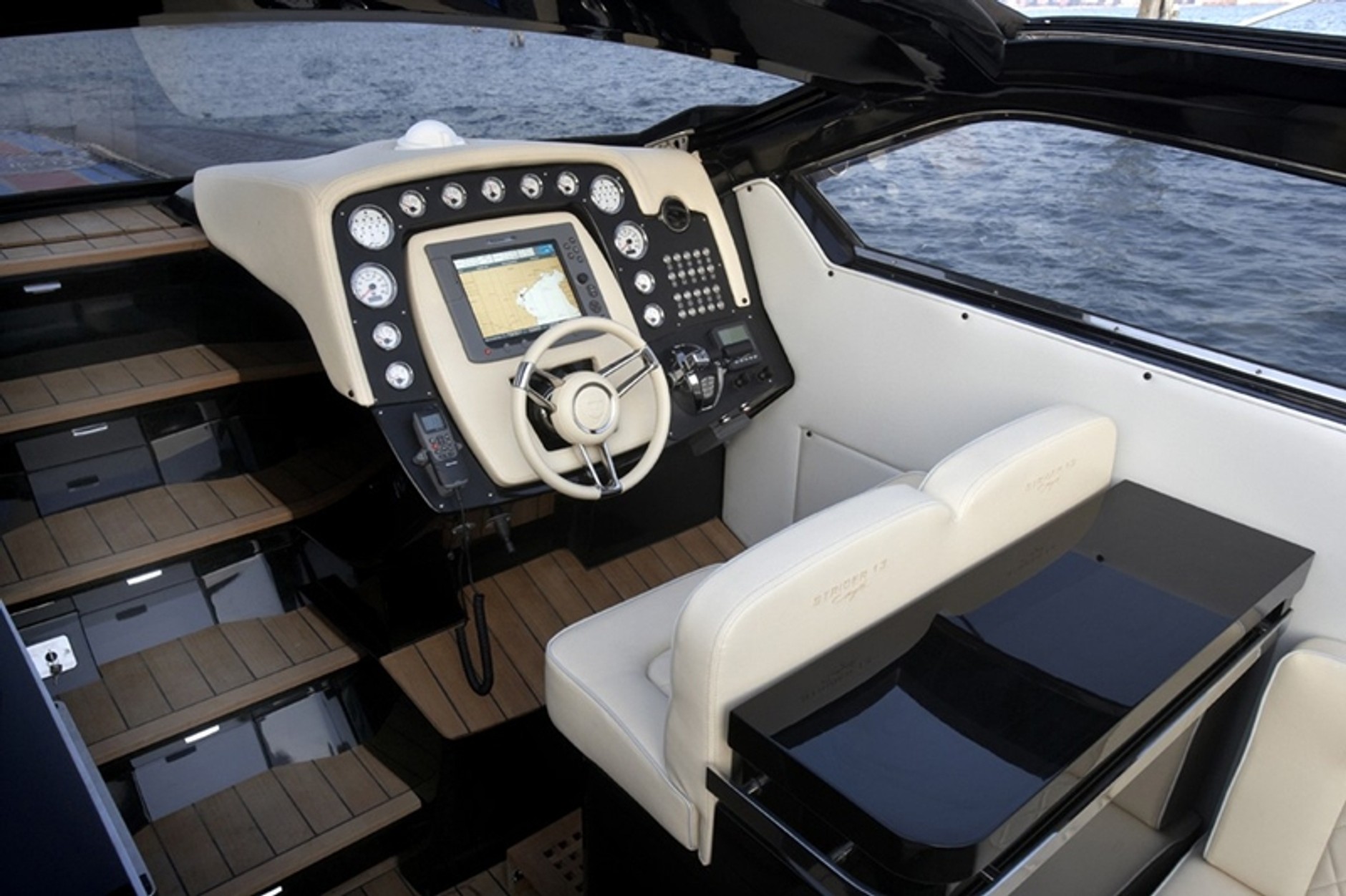 Lancia wypływa na szerokie wody