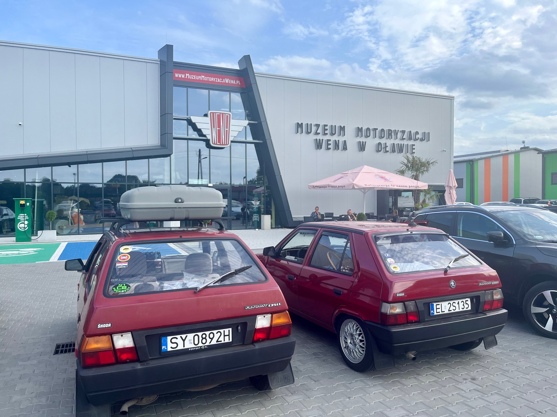 Skody Favorit pod Muzeum Wena w Oławie
