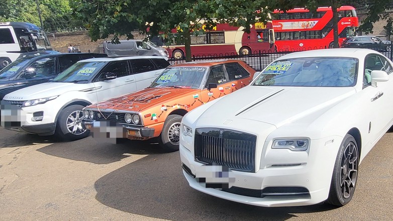 Brytyjska policji skonfiskowała kilka luksusowych samochodów