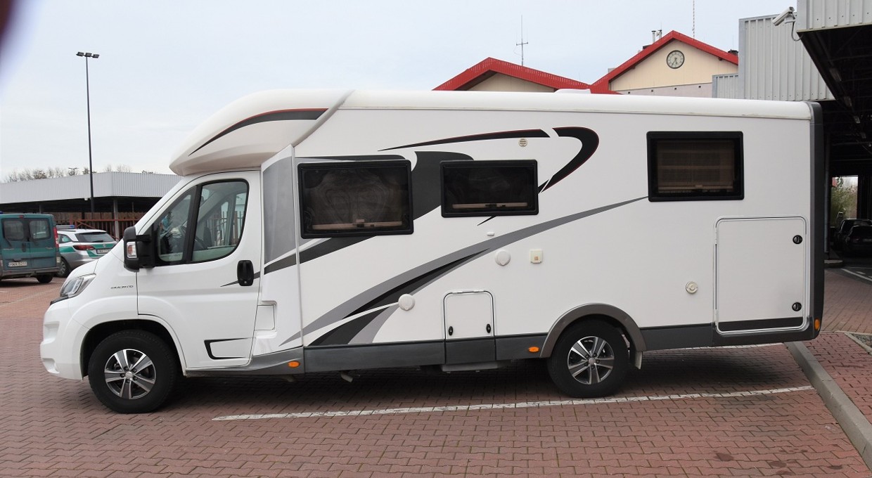 Zatrzymali na granicy kampera z przerobionym numerem VIN. To trzeba zawsze sprawdzić