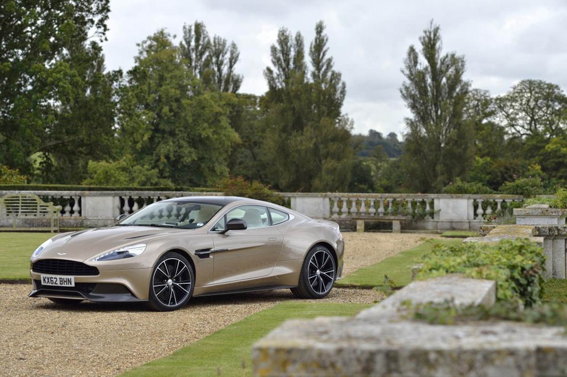 Jak jeździ Aston Martin Vanquish?