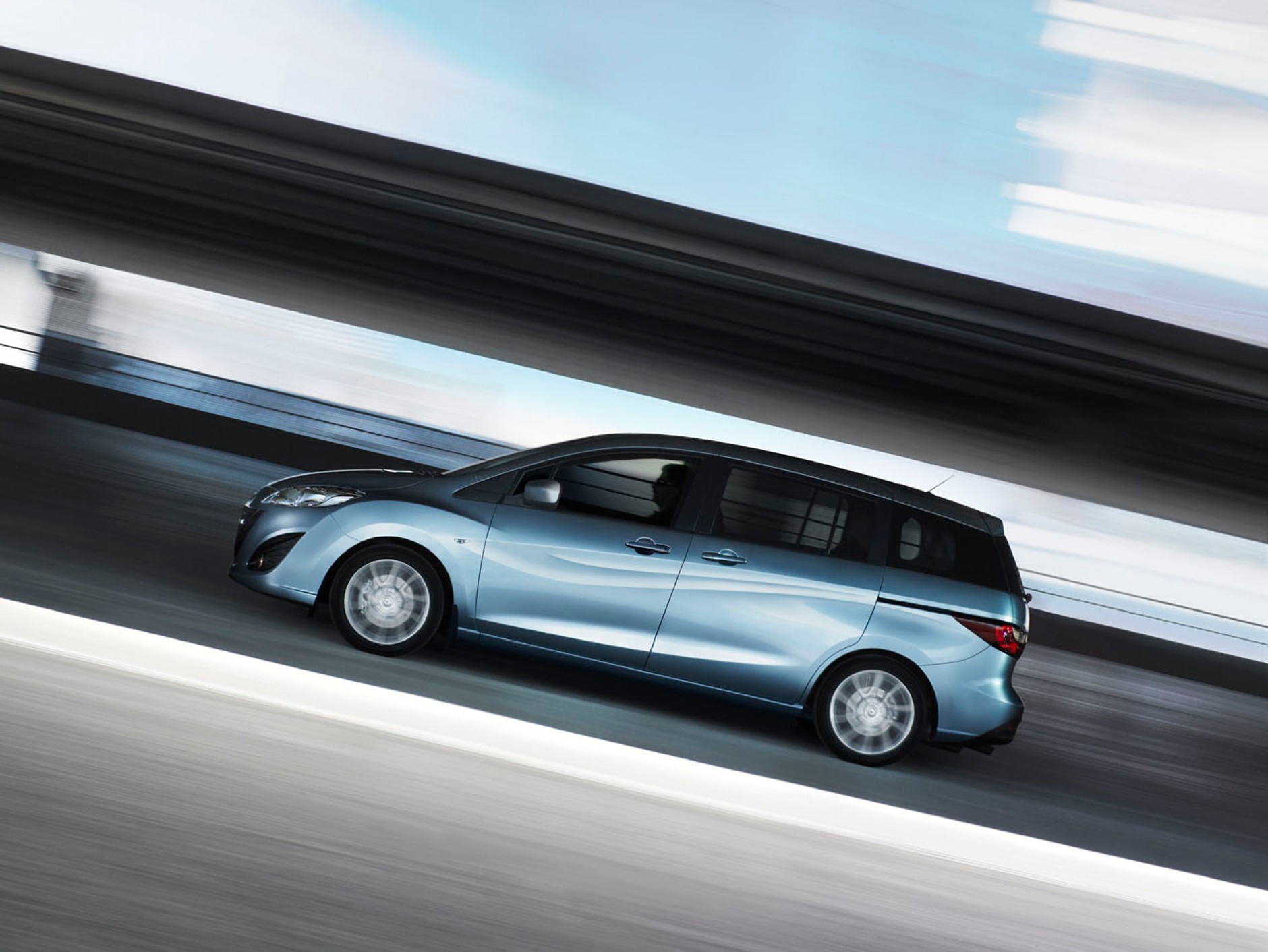 Genewa 2010: Mazda - jubileuszowa edycja MX-5 oraz całkowicie nowy model 5