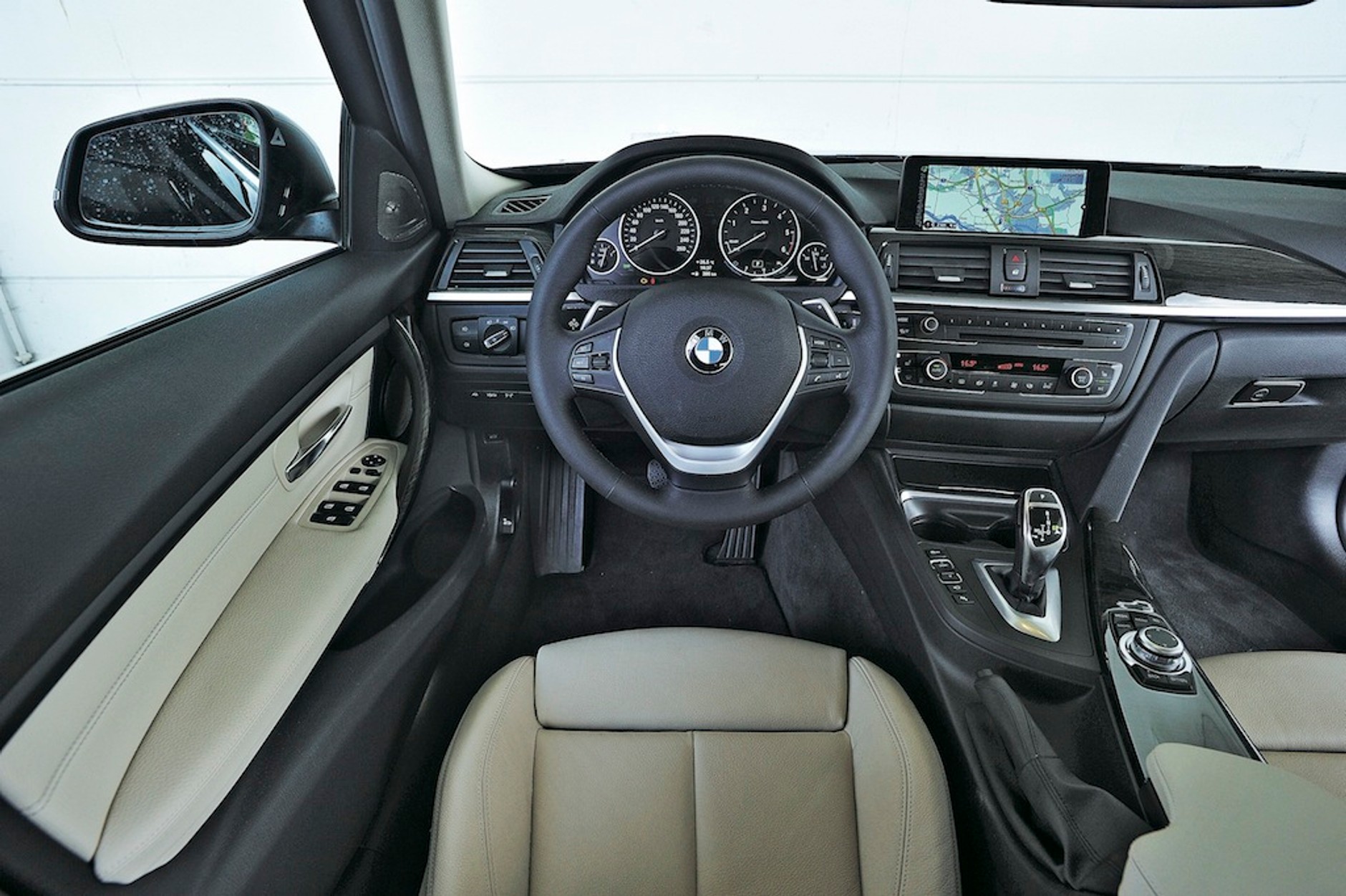 Kombi klasy średniej: Skoda Superb Combi po liftingu, BMW serii 3 Touring, Mazda