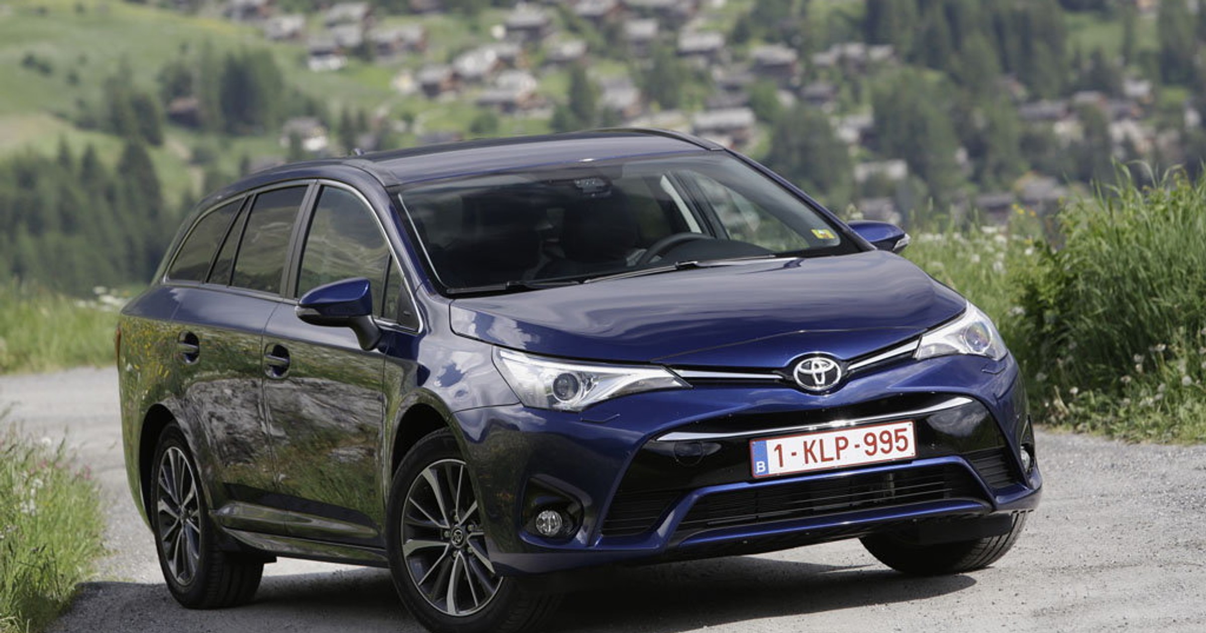 Toyota Avensis po liftingu - nie odstaje od konkurentów