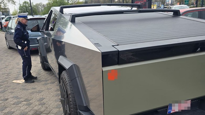Kierowca Tesli Cybertruck zatrzymany przez policję