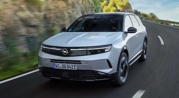 Nowy Grandland to flagowy model Opla. Jeździłem wersją 1.6 Plug-in Hybrid