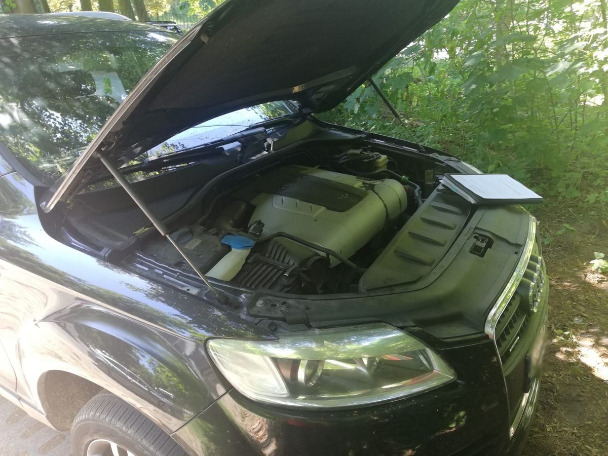 Policjanci sprawdzili prawie sto miejsc. Odzyskali siedem skradzionych samochodów