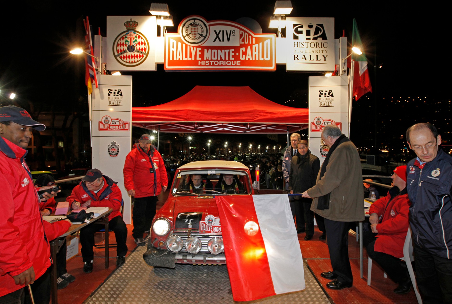 Mini w Monte-Carlo ze starym i nowym modelem