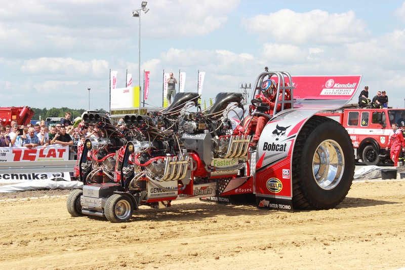 Tractor Pulling