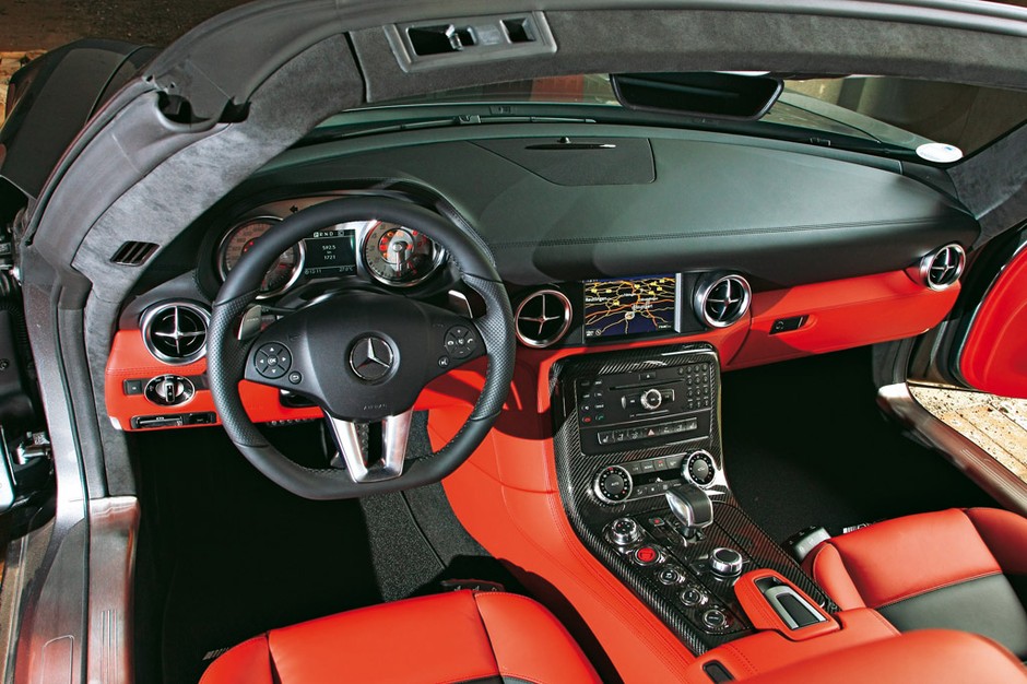 Mercedesy SLS AMG Roadster i 300 SLS: rodzinne spotkanie