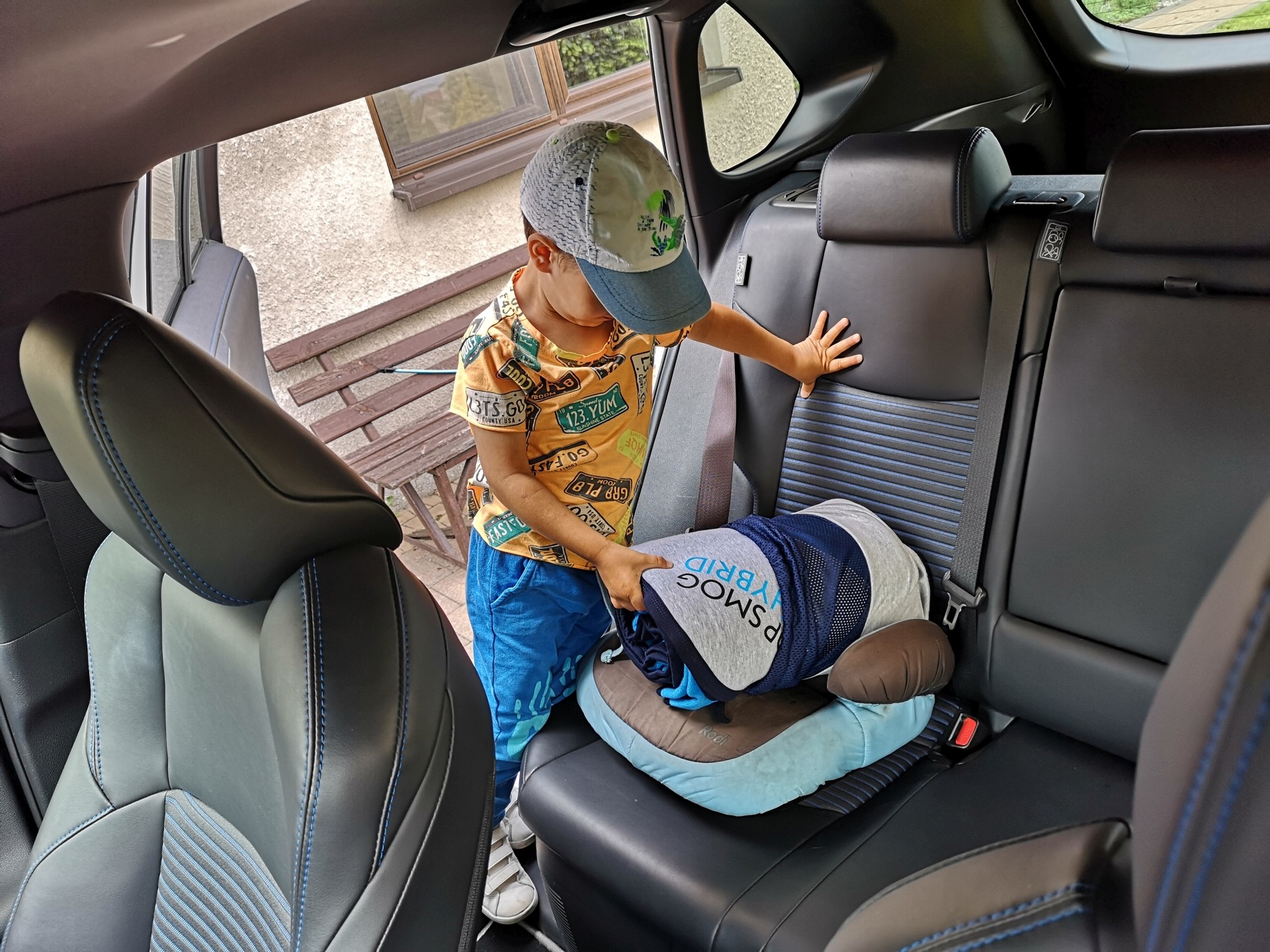 Pakowanie samochodu na wakacyjny wyjazd