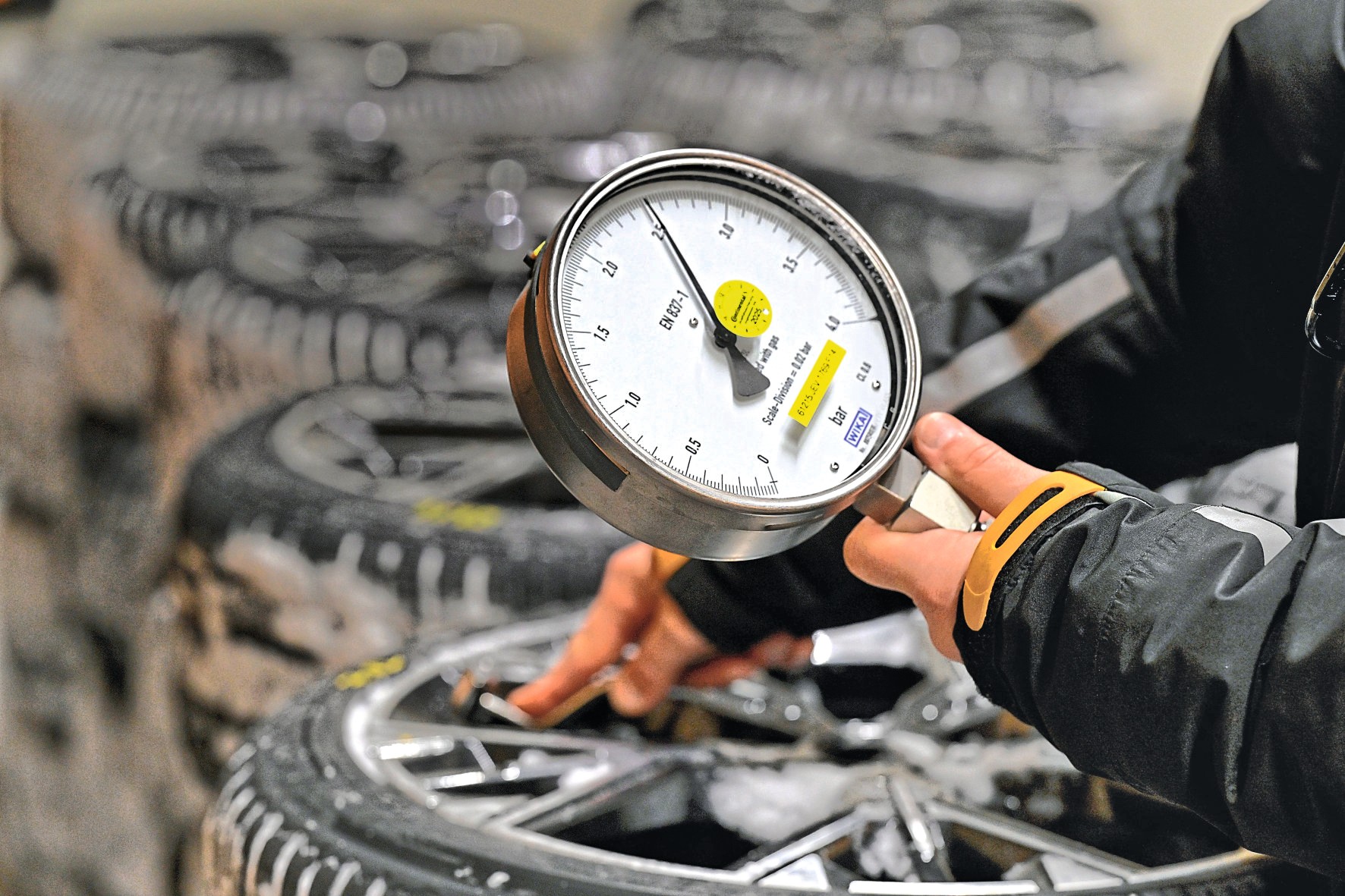 Podczas testu dokładnie badaliśmy parametry opon.