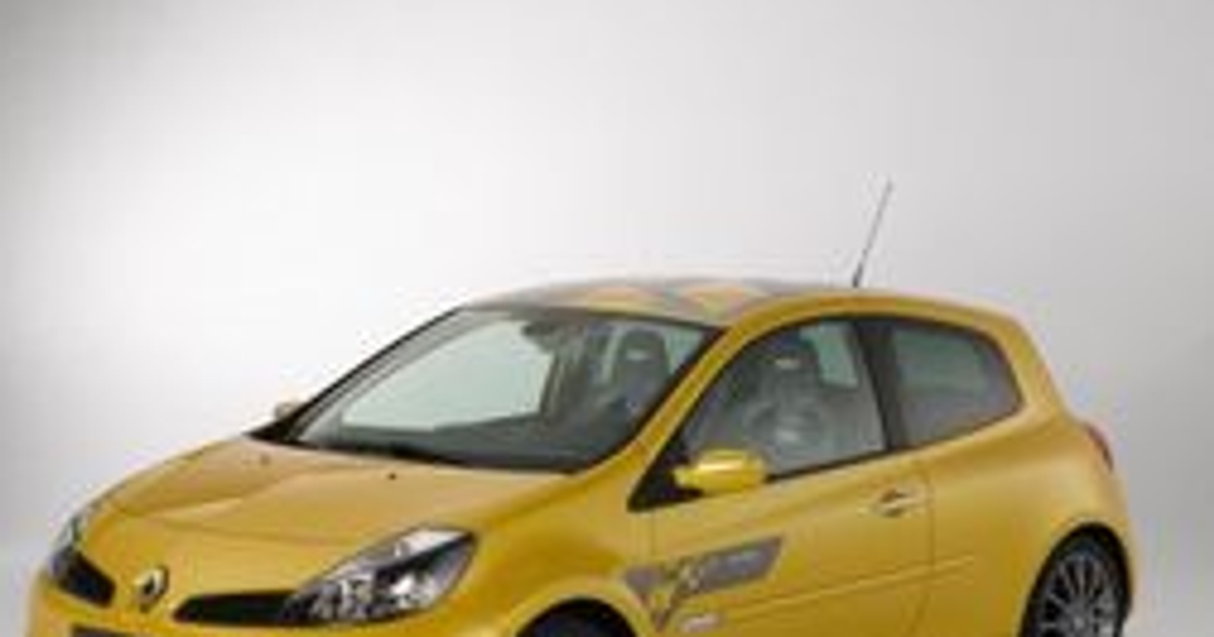 Renault: Clio F1 Team R27 od maja w polskich salonach