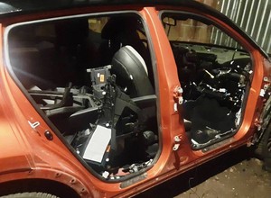 Policjanci w niecałą dobę znaleźli skradzioną Toyotę. Tak już wyglądała