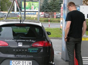 Jak jeździć taniej? Zanim założysz gaz, policz czy warto