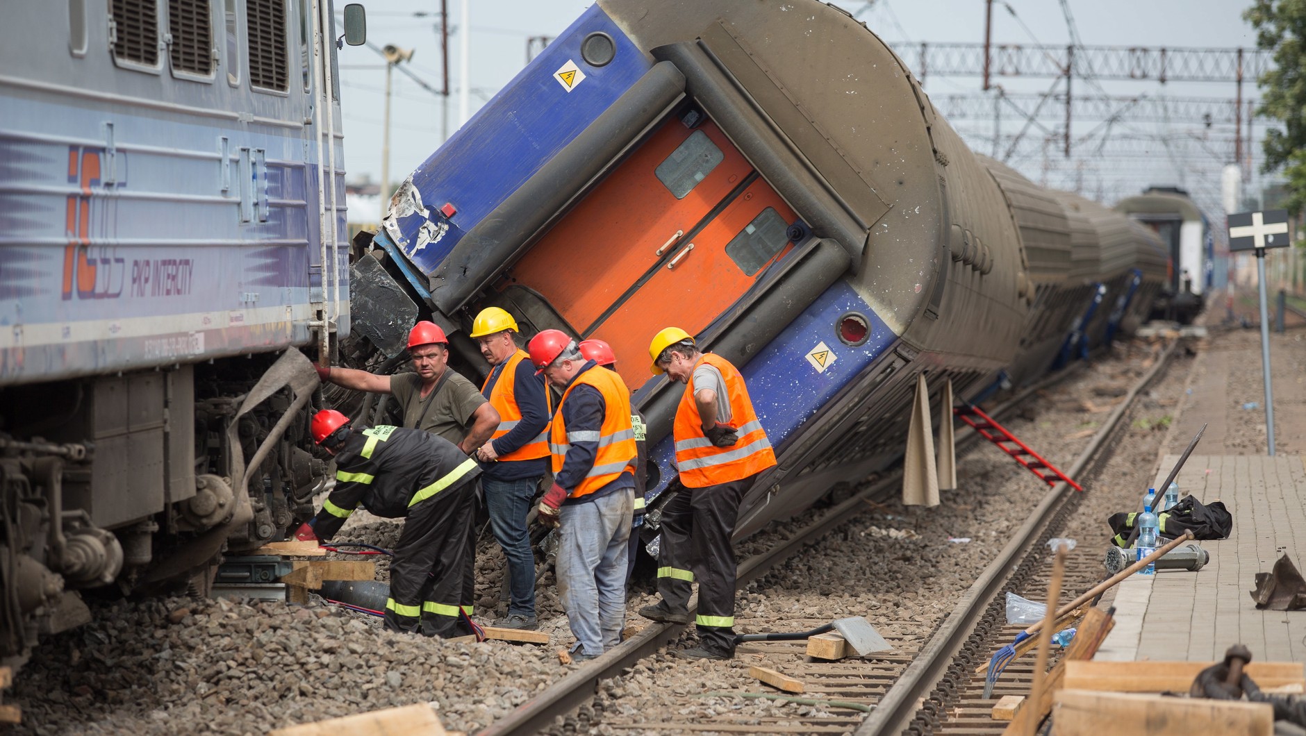 Usuwanie wagonów i naprawa 400 metrów torowiska trwała jeszcze kilka dni