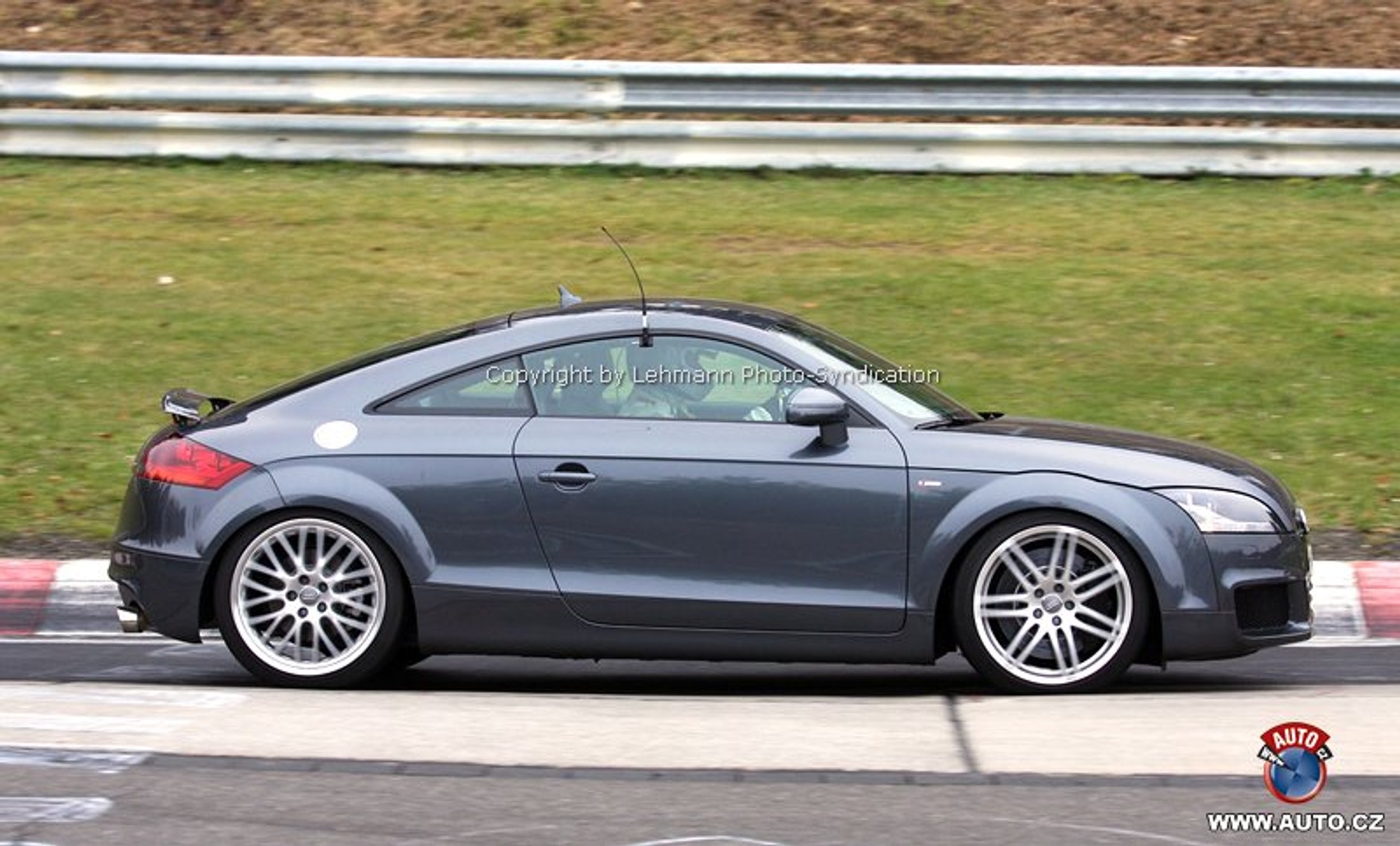 Zdjęcia szpiegowskie: Audi TT RS bez maskowania krążące po torze