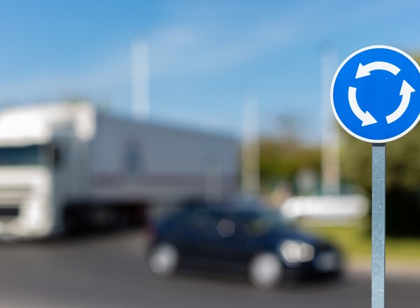 Sąd zdecydował w sprawie lewego kierunkowskazu na rondzie. Będą kontrowersje