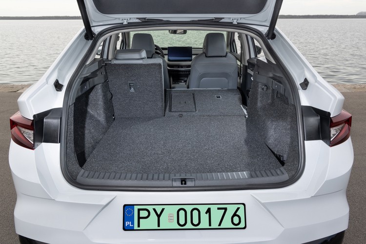 Skoda Enyaq iV Coupé dobitnie udowadnia, że elektryk to nie ciasne, miejskie autko z małym zasięgem. To model prawdziwie uniwersalny