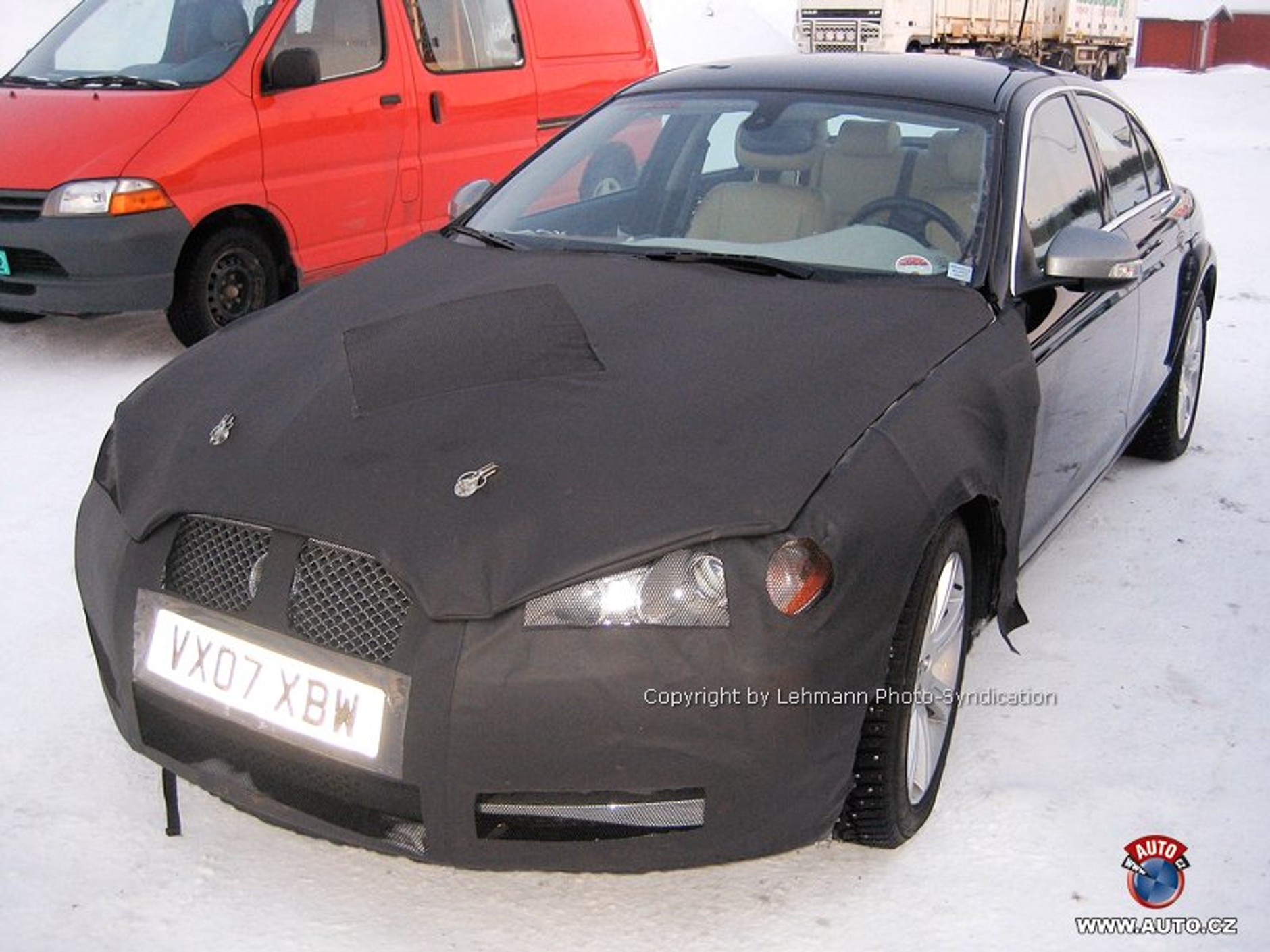 Zdjęcia szpiegowskie: Jaguar XF – sedan to tylko początek