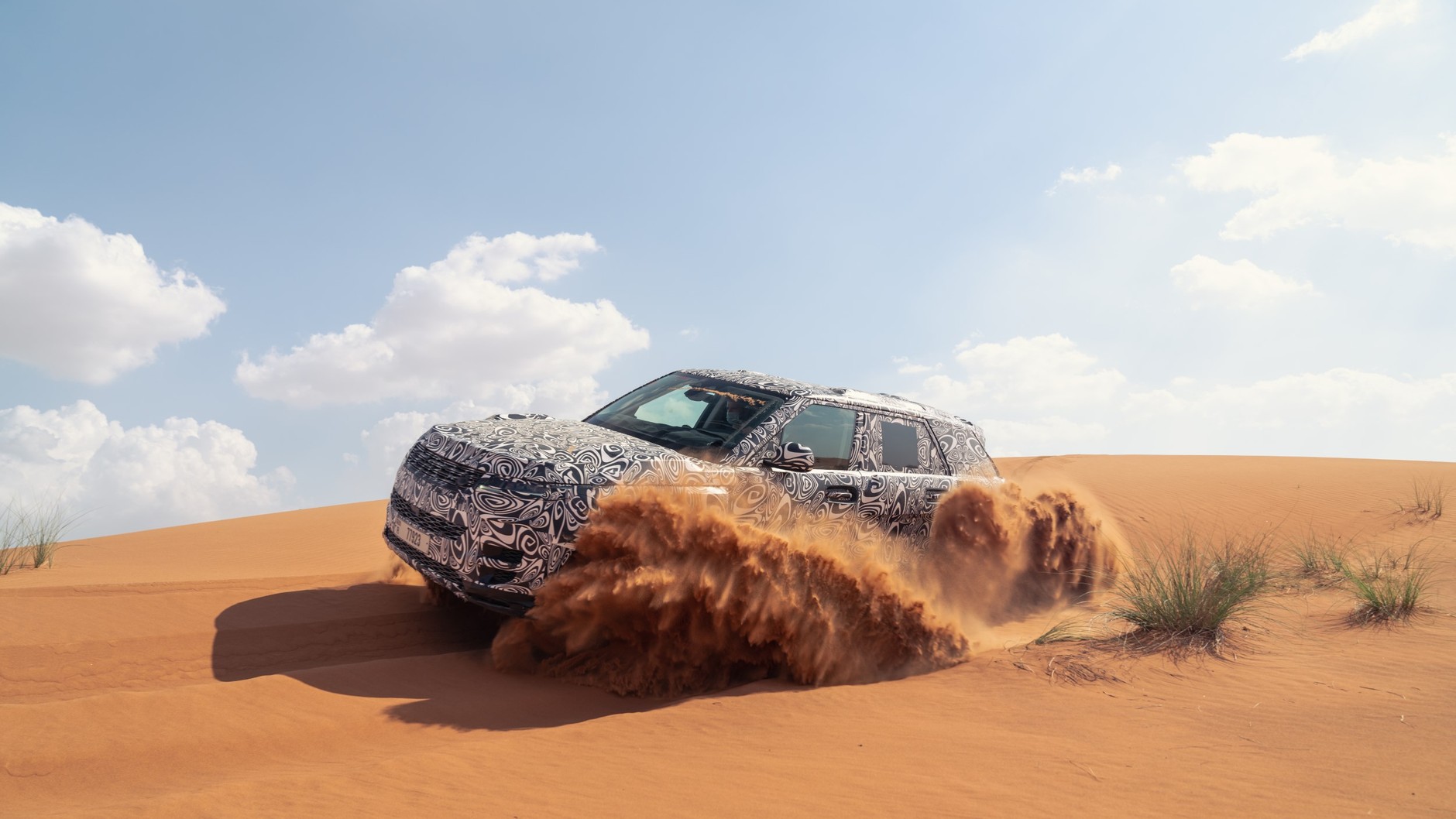 Przed rozpoczęciem produkcji seryjnej Range Rovery są testowane w warunkach, o jakich przeciętnym kierowcom nawet się nie śniło. Dzięki temu samochód zapewnia rezerwę wytrzymałości do codziennych zadań i wysoką niezawodność.