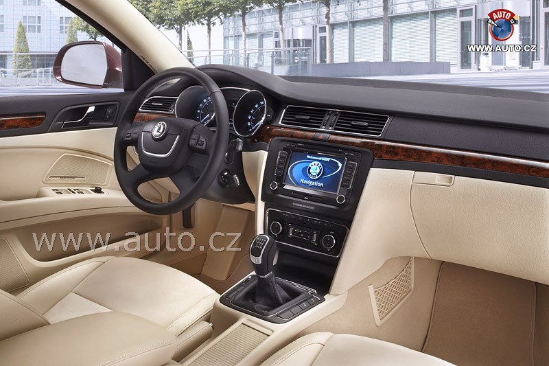 Škoda Superb: pierwsze zdjęcia wnętrza i dane techniczne