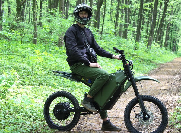 Ukraińska armia potrzebuje elektrycznych motocykli, bo są ciche
