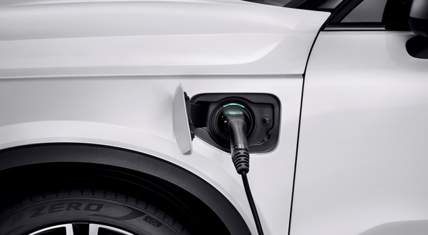 Paliwożerne i psujące klimat hybrydy Plug-in: Hybridgate?