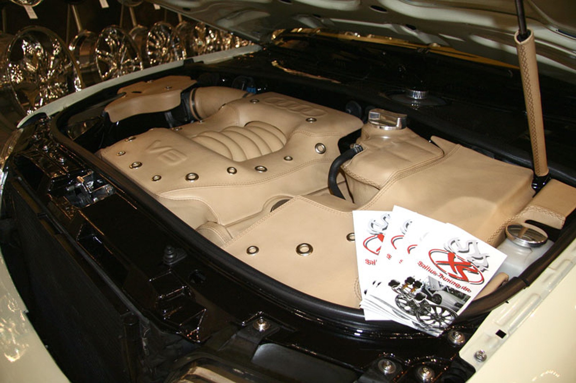 Essen Motor Show 2007 - Latające maszyny i piękne modelki (fotogaleria 2)