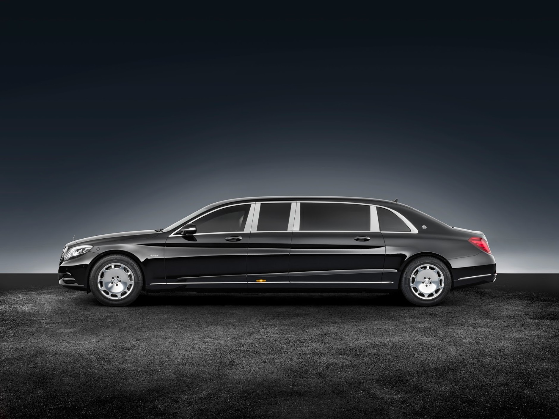 Mercedes-Benz Maybach S600 Pullman Guard