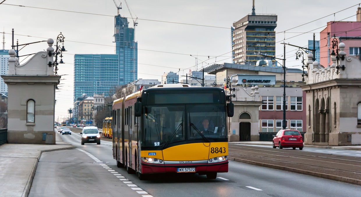 Autobus miejski z dieslem – jego dni są policzone. Ciężarówki też będą czyste. Unia wyznaczyła datę