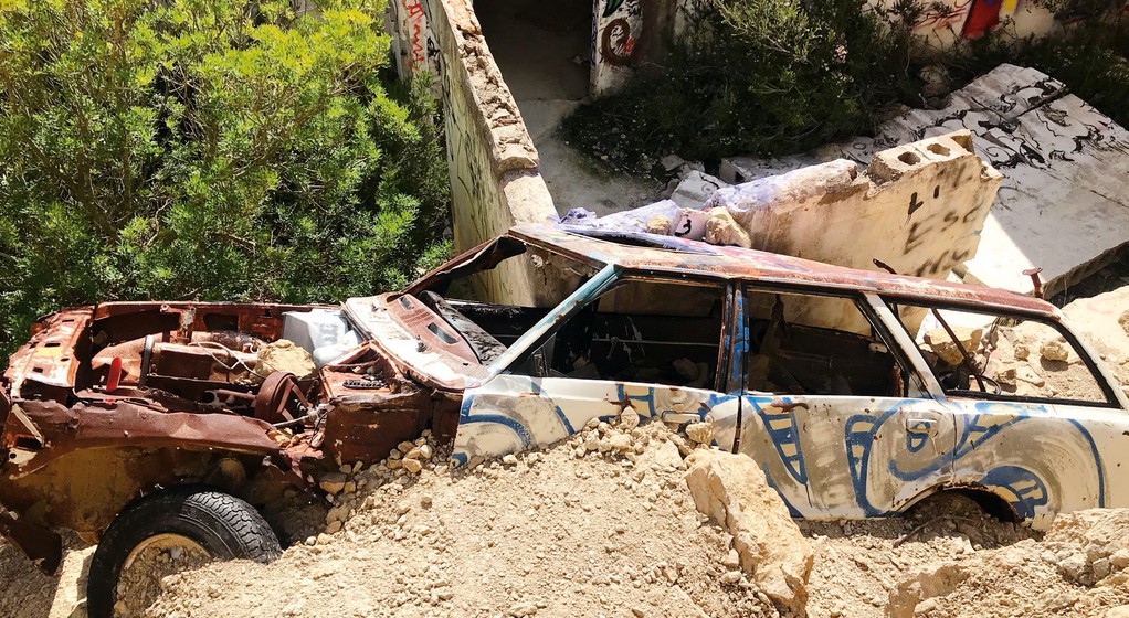 Cmentarzysko samochodów na Ibizie