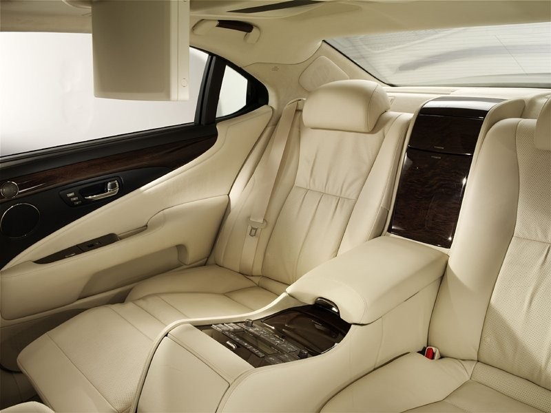 Lexus LS 600h: hybrydowe V8 z napędem na cztery koła
