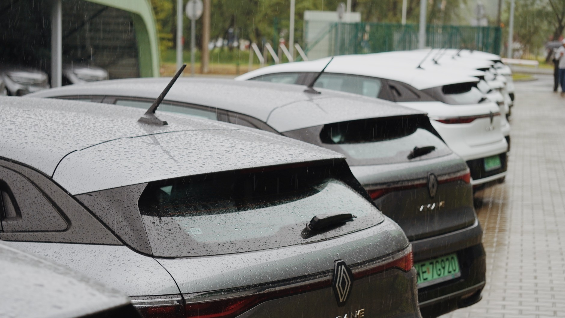Do Krakowa trafi 46 samochodów elektrycznych Renault Megane E-Tech electric